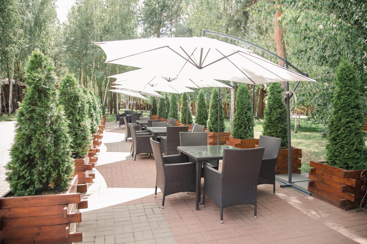 Загородный Отельно-Ресторанный Комплекс "Четыре Сезона" Pylypovychi Exterior foto
